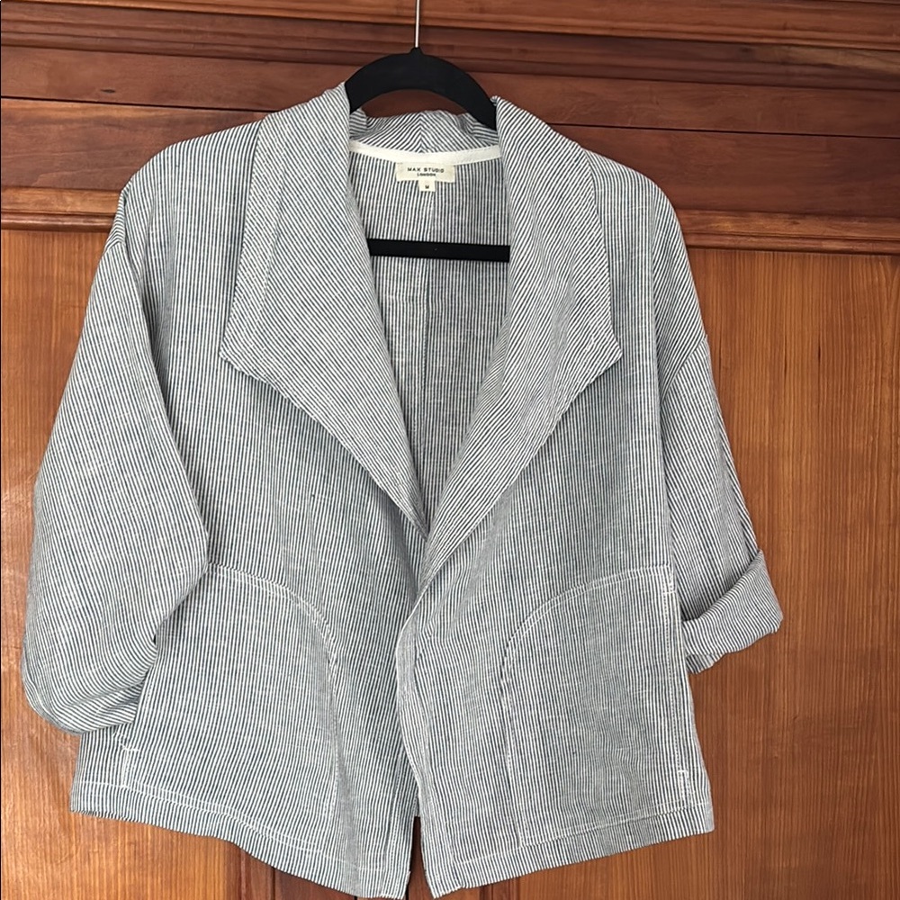 🐬 Max Studio waterfall front lightweight jacket NWOT.